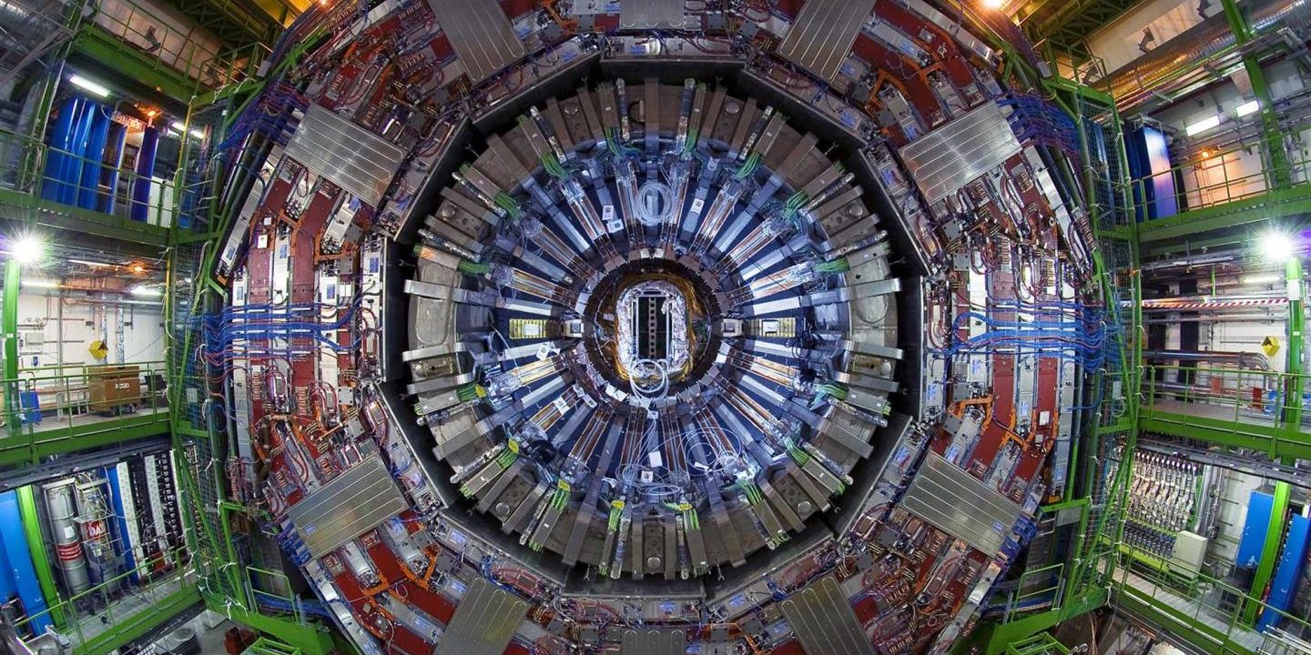 Visita virtuale guidata al CERN. Tour dell'esperimento CMS SHARPER Night