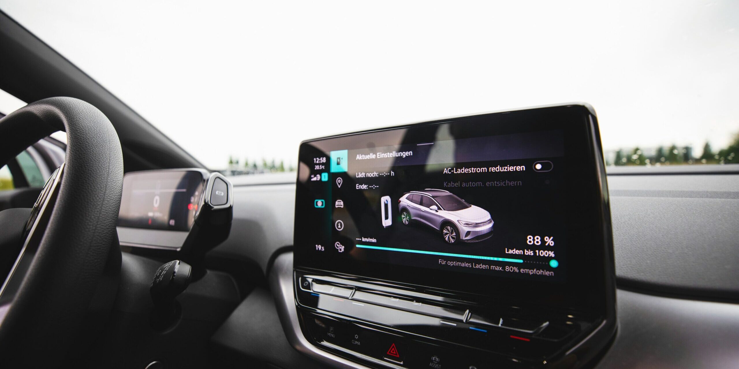 MEET A PHD STUDENT: INNOVAZIONI NELLA MOBILITÀ ELETTRICA: DISPOSITIVI PER IL ”VEHICLE TO HOME” E IL “VEHICLE TO GRID”