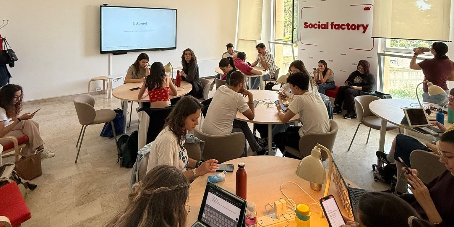 Connessi per Esserci: Peer Education Digitale e Benessere Universitario