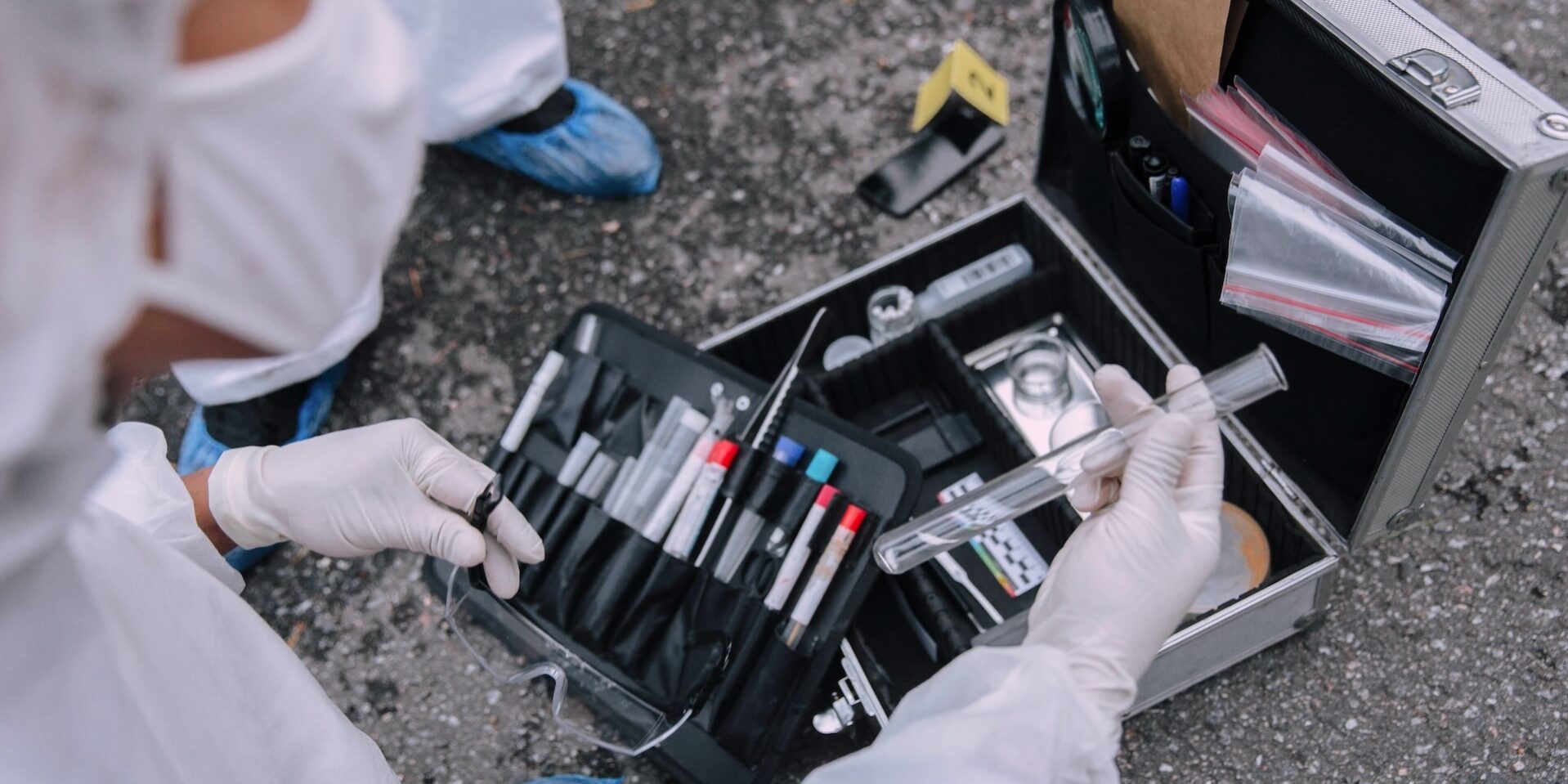 POLIZIA SCIENTIFICA E SCENA DEL CRIMINE