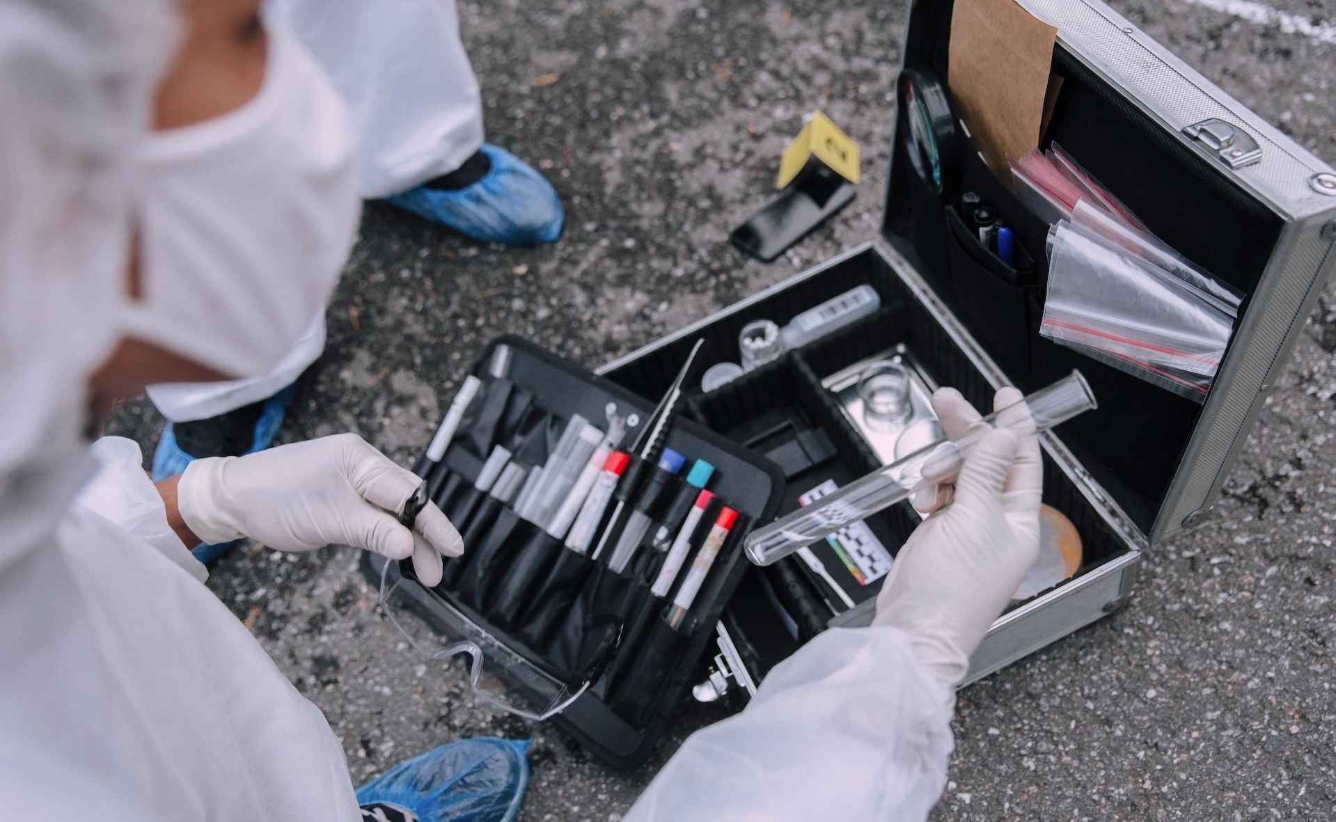 POLIZIA SCIENTIFICA E SCENA DEL CRIMINE