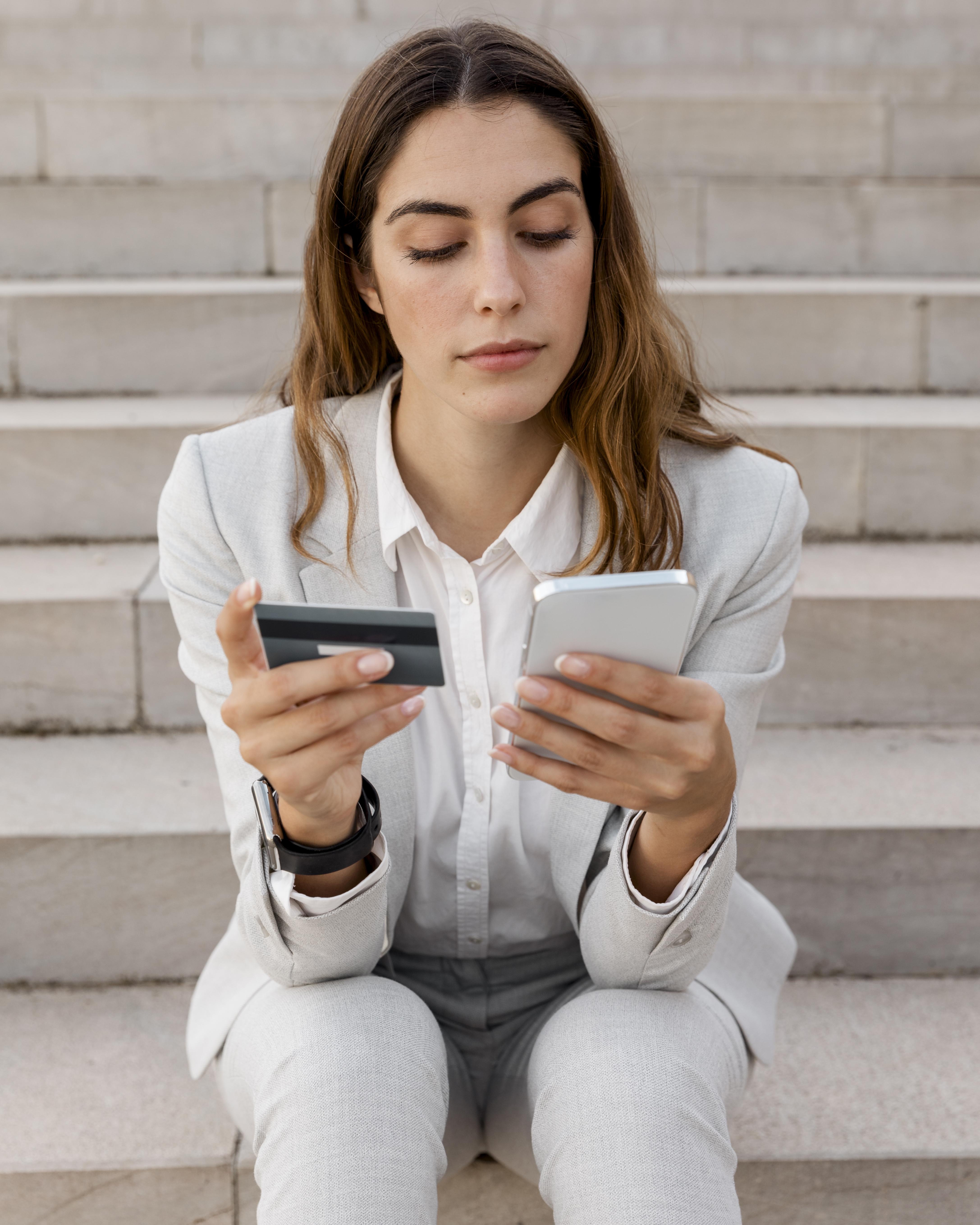 INFOPOWER: LA CHIAVE PER LA CONSAPEVOLEZZA BANCARIA, FINANZIARIA ED ASSICURATIVA.