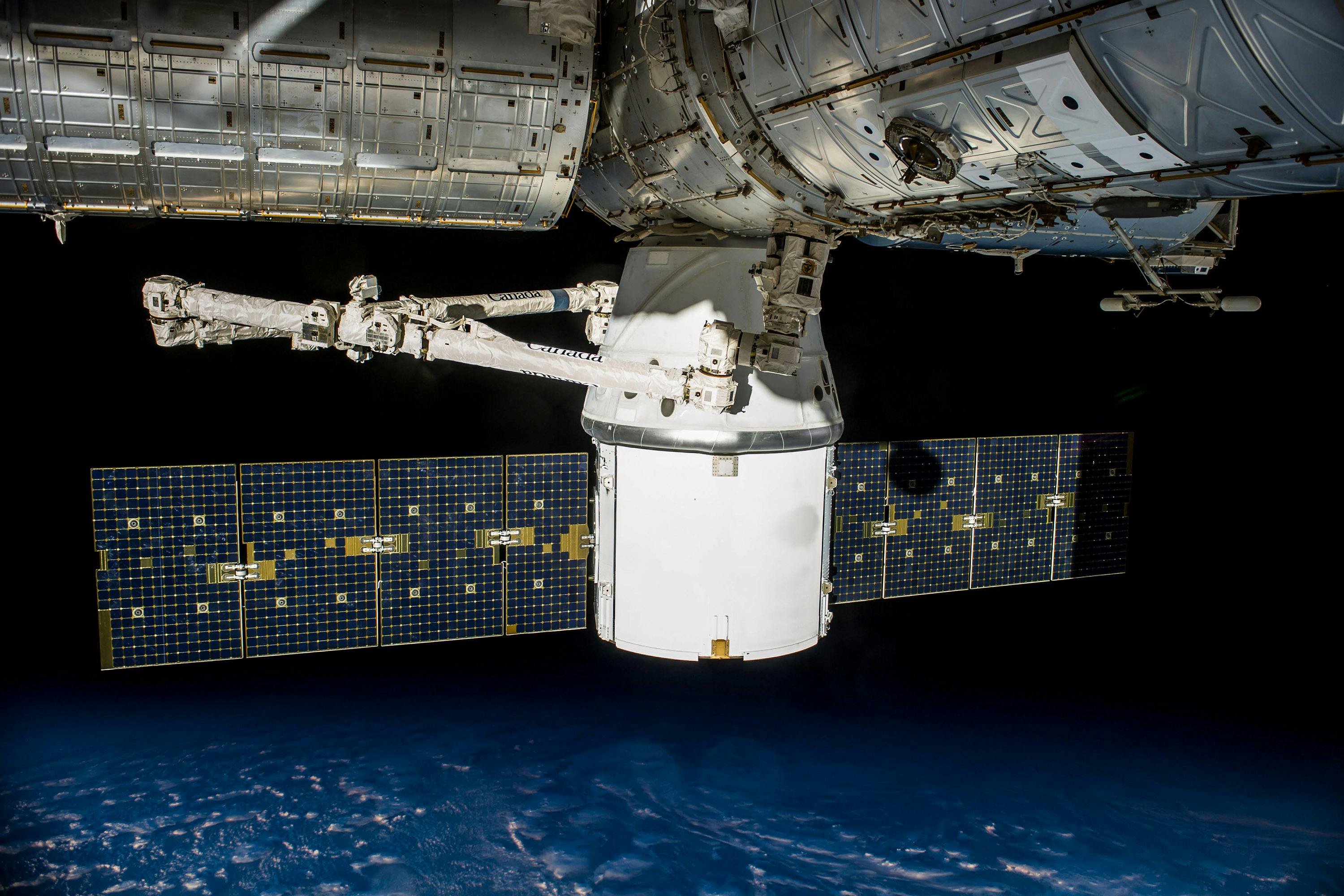 RIVELATORI DI PARTICELLE ELEMENTARI A BORDO DELLA STAZIONE SPAZIALE INTERNAZIONALE.